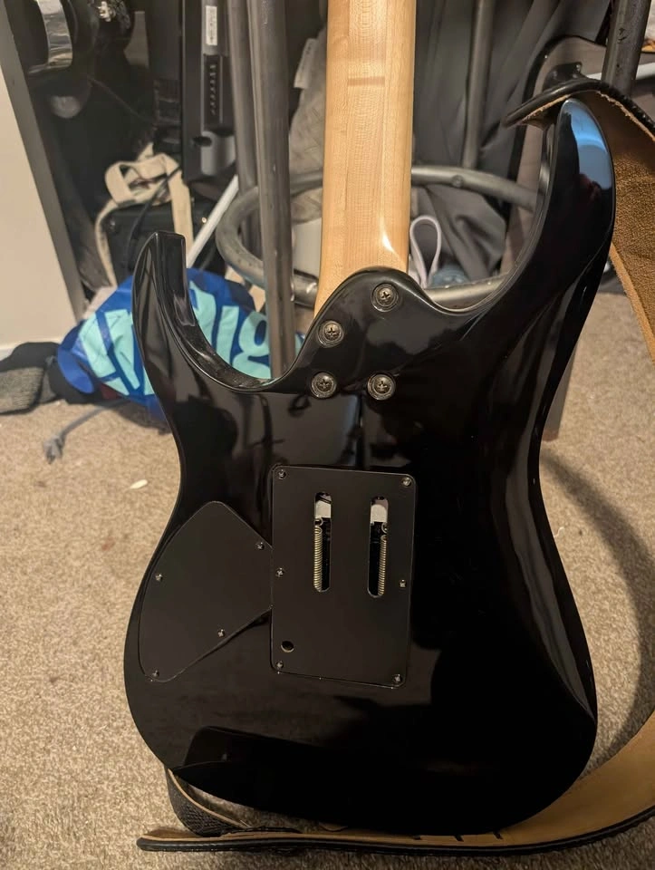 Ibanez RG Series (with gig bag) - photo 5