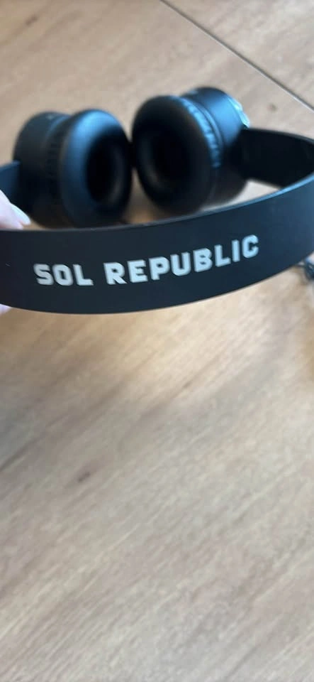SOL REPUBLIC HEADPHONES - photo 2