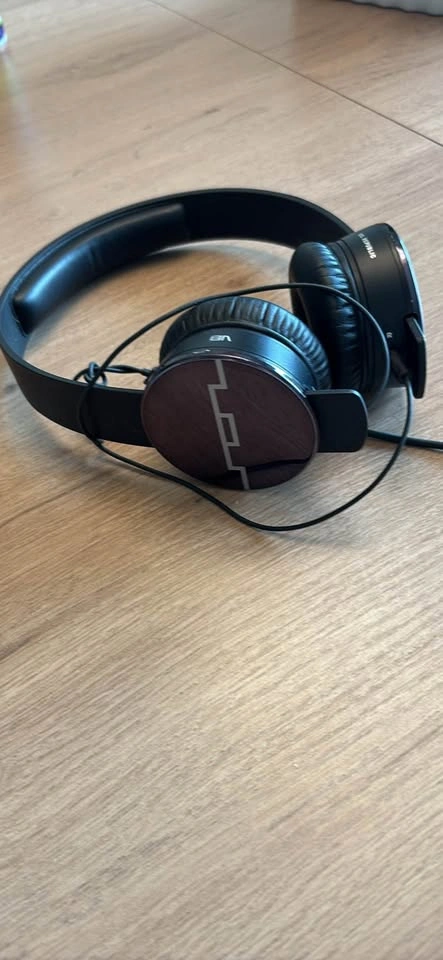 SOL REPUBLIC HEADPHONES - photo 3