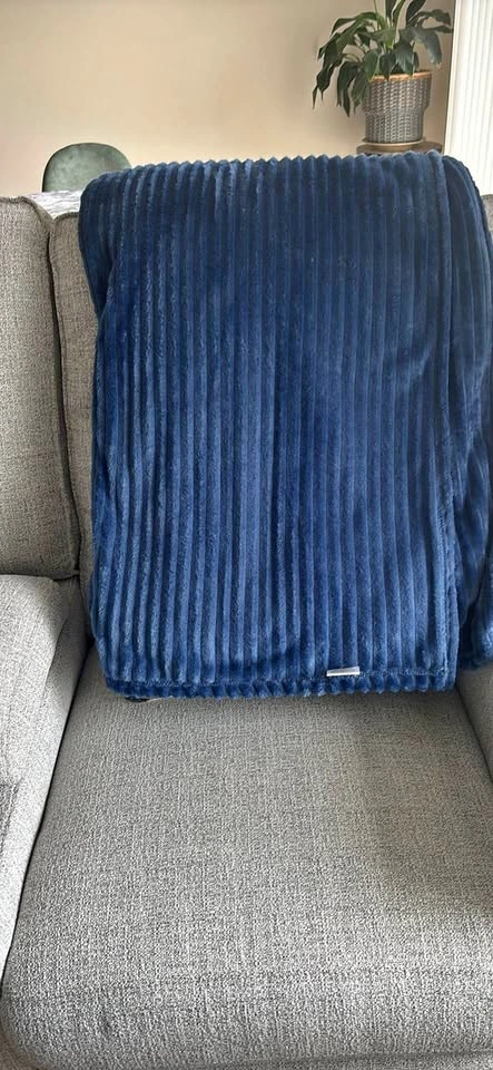 Faux Fur Soft and cozy blue throw blanket