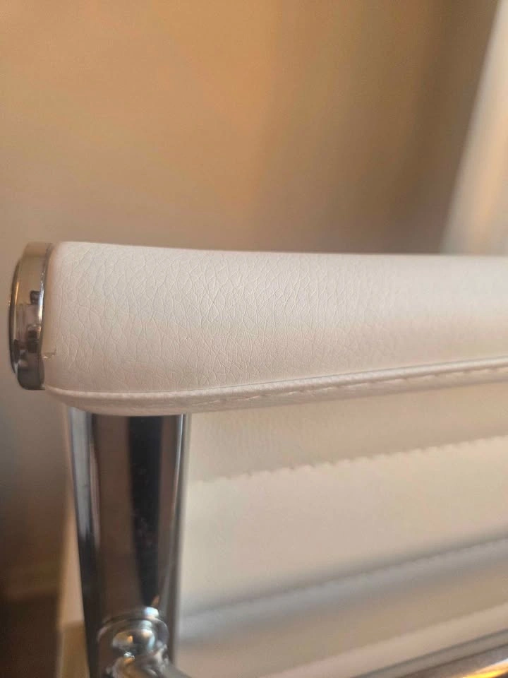 MOVING SALE- White faux leather high back office chair - photo 4
