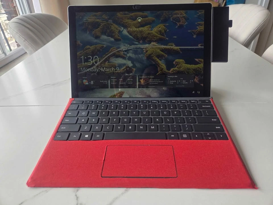 Surface Pro 5 + Surface pen + accessories bundle - photo 2