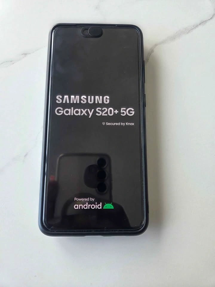 Samsung Galaxy 20 plus 5G (unlocked) + accessories