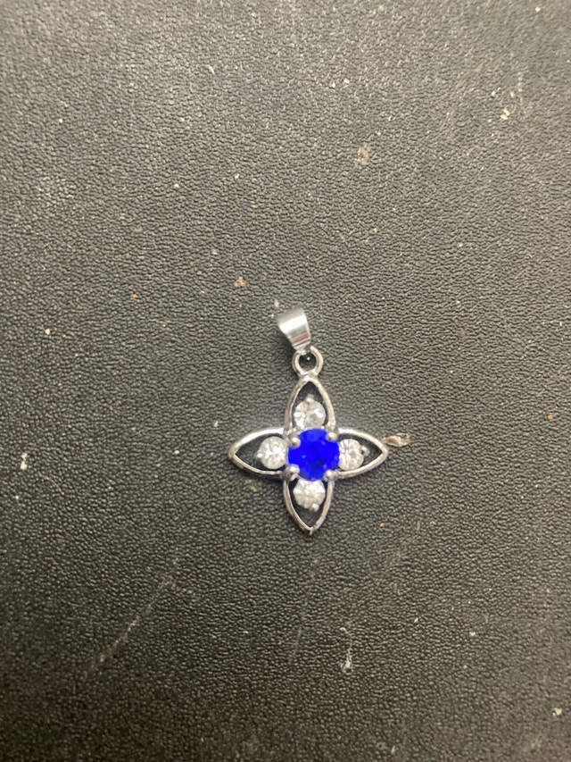 18k white gold pendant