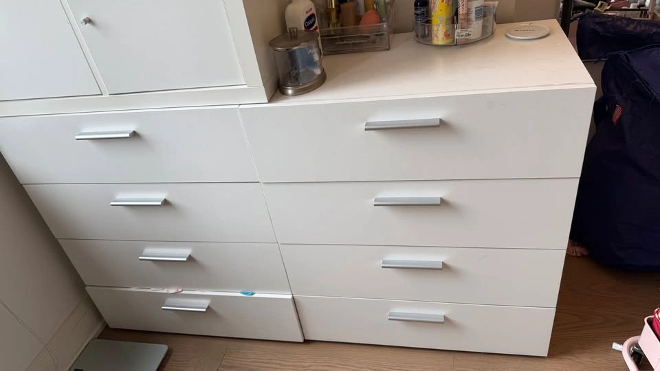 White Modern 4-Drawer Dressers (Set of 2) - photo 2