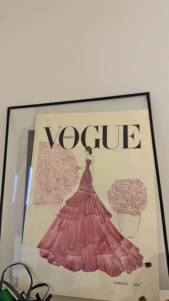 Parisian Fashion Illustration Print – "Vogue"-Style Wall Art