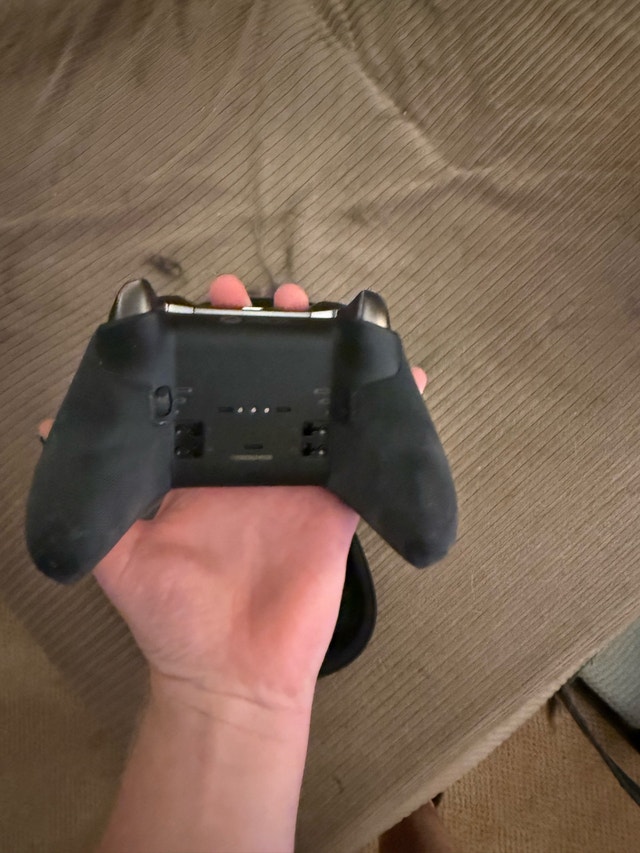 Xbox elite series 2 controller - photo 3