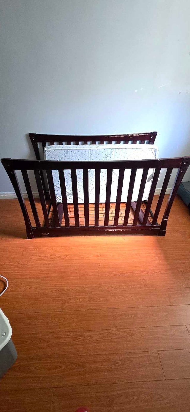 Graco convertible Baby Crib / Baby Bed with mattress - photo 2
