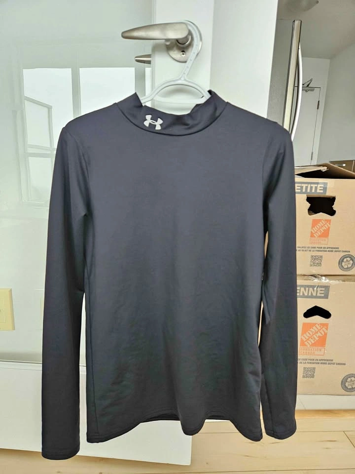 Underarmour coldgear Size YXL