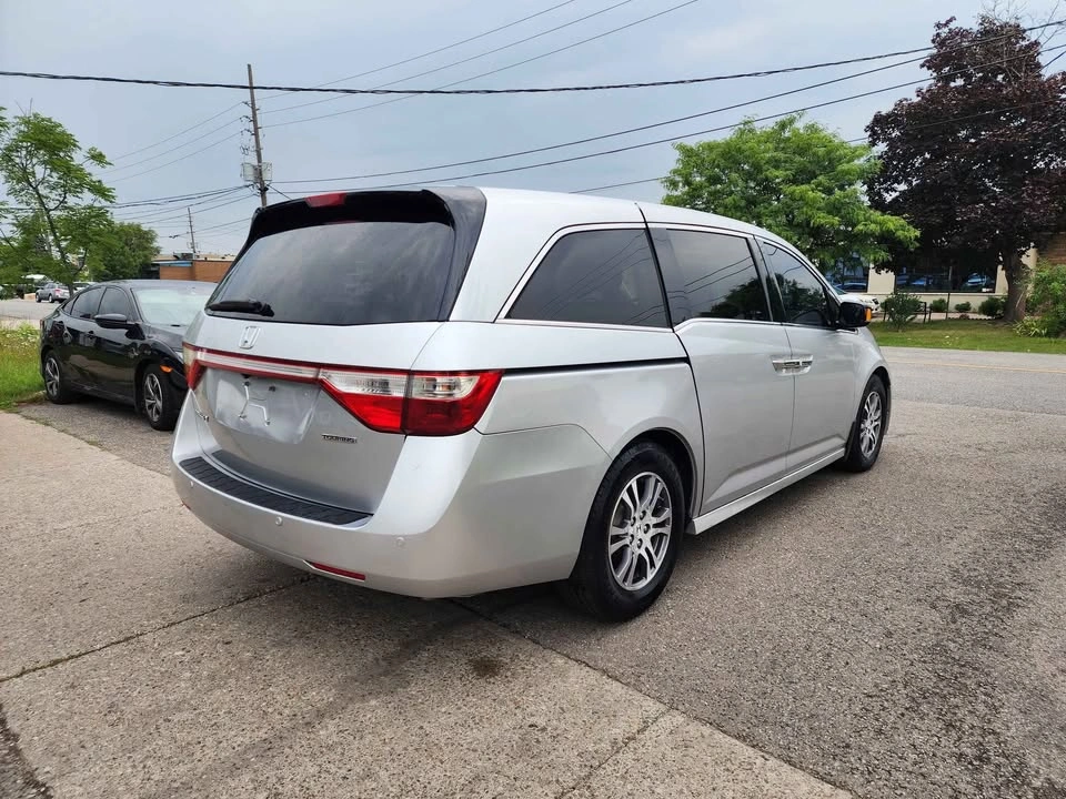 2011 Honda Odyssey - photo 3