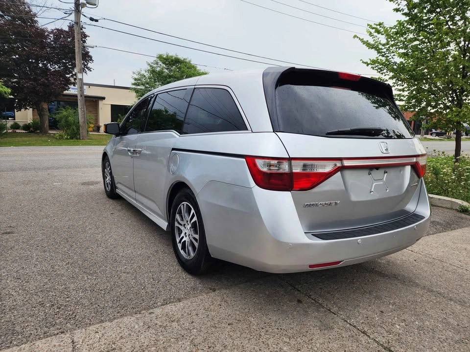 2011 Honda Odyssey - photo 4