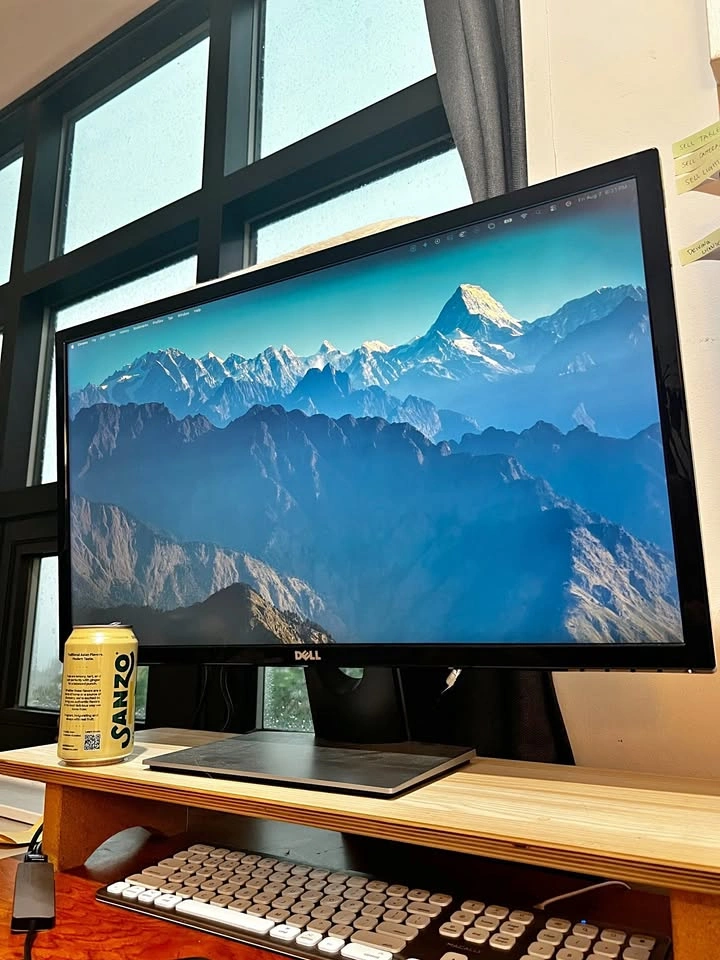 Dell S2817Q 28 inch 4K UHD monitor in good condition.