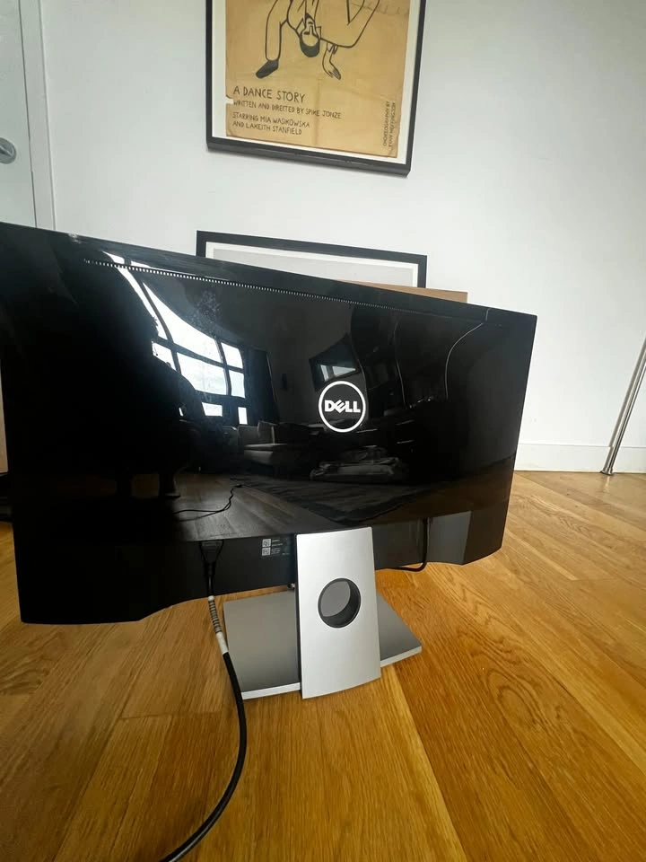 Dell S2817Q 28 inch 4K UHD monitor in good condition. - photo 4
