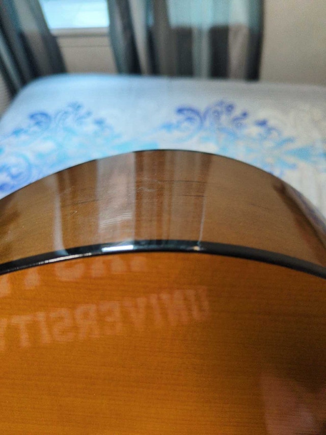 Yamaha C4 guitar + accessories - photo 4