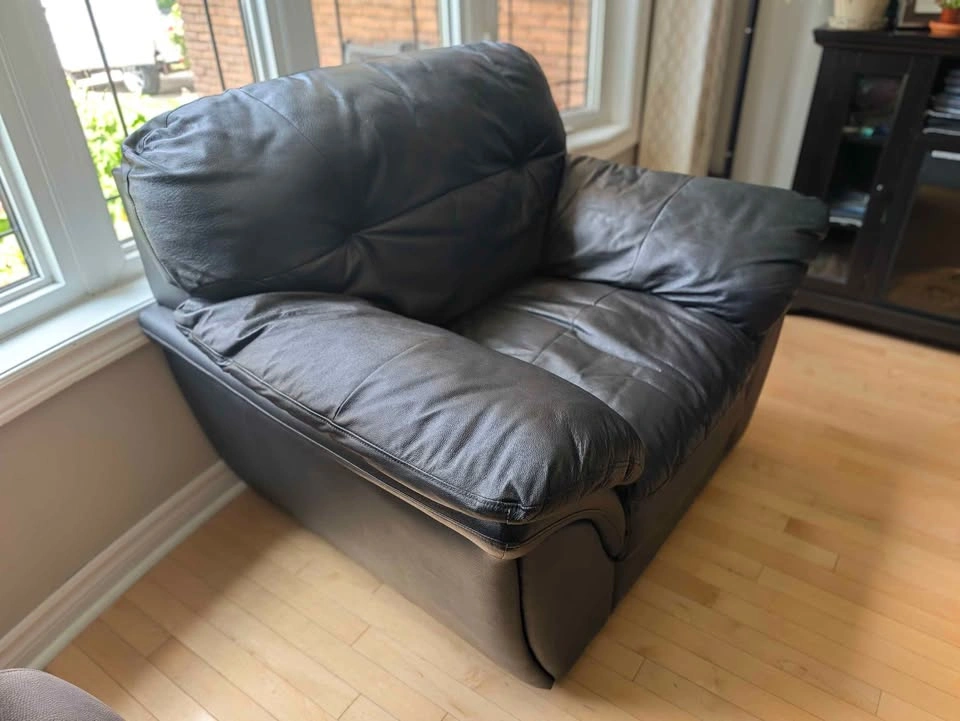 Black Oversized Armchair - photo 3