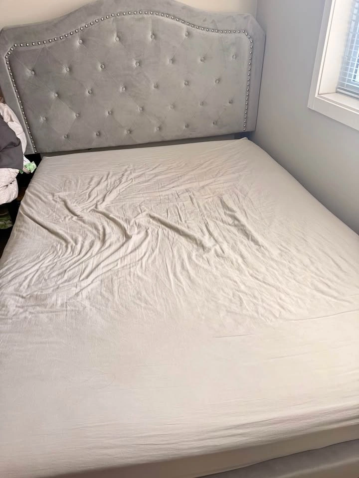 Queen Size Grey Velvet Tufted Bed Frame with Mattress