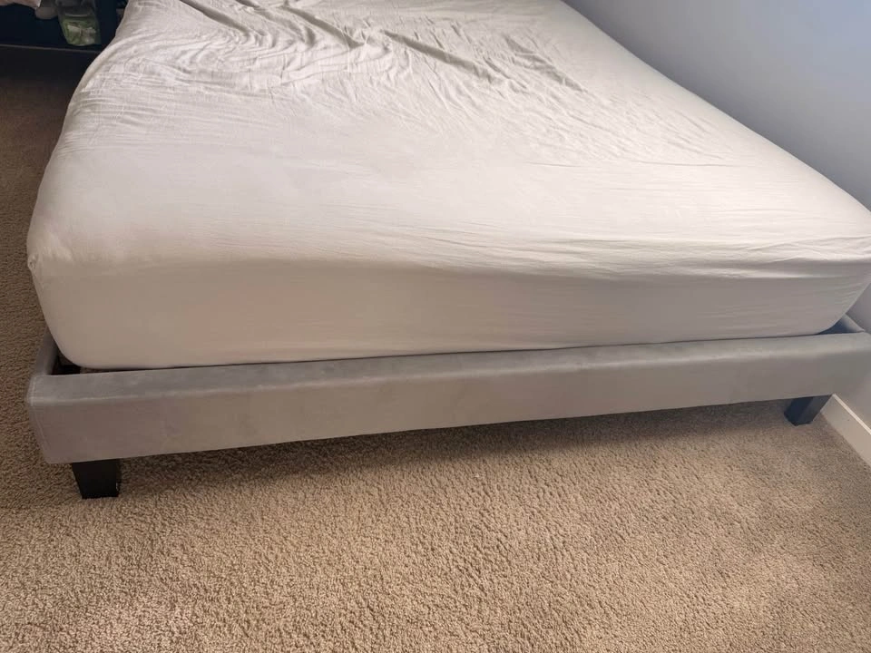 Queen Size Grey Velvet Tufted Bed Frame with Mattress - photo 3
