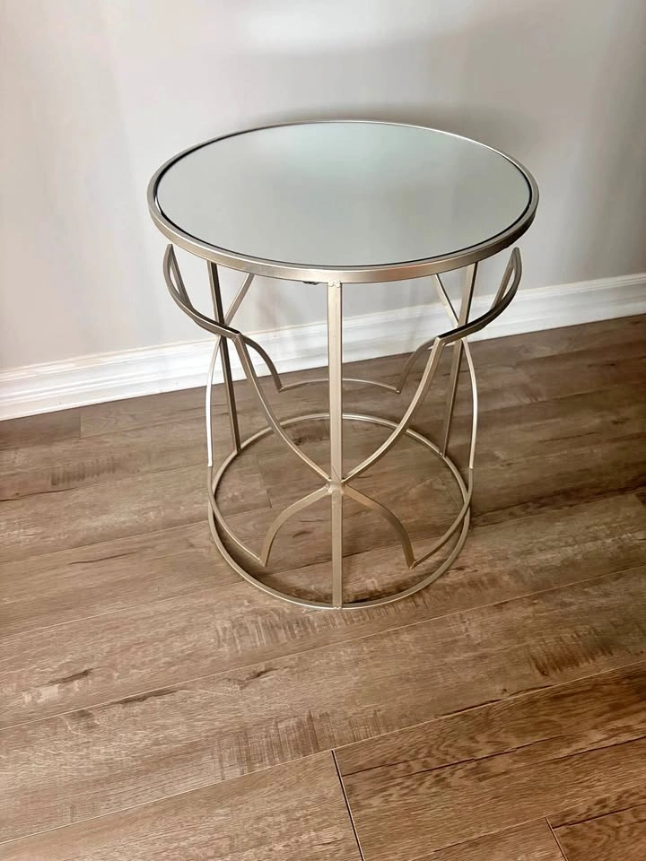 Mirrored accent/ Side table