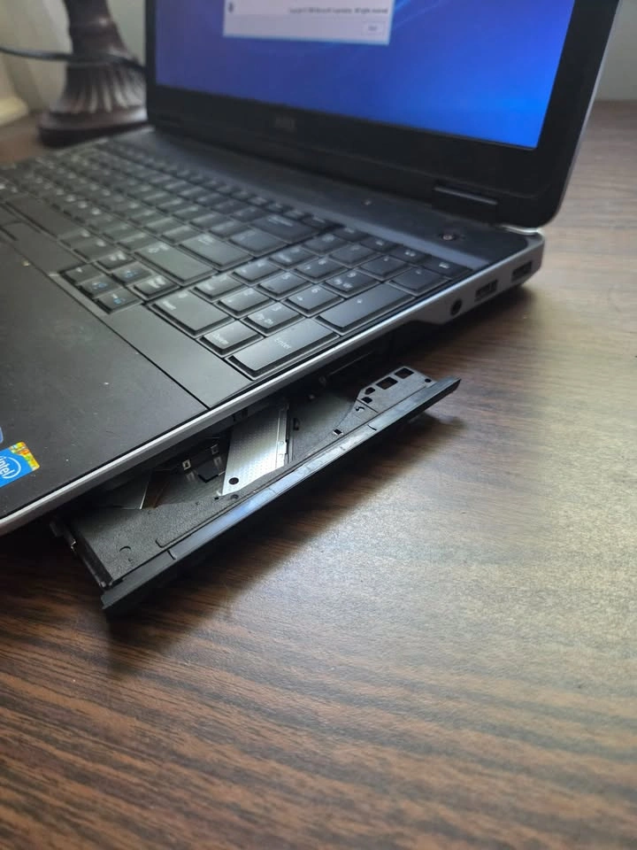 Dell Latitude E6540 15.6" Laptop - Fresh Windows 7 Pro Setup - photo 3