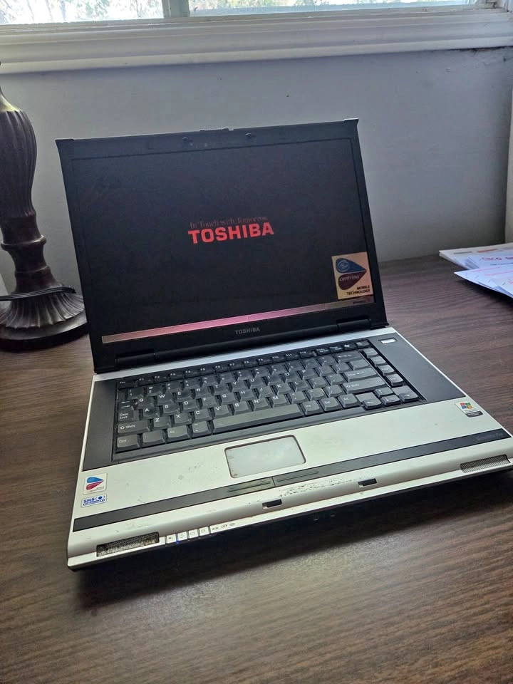 Vintage Toshiba Satellite Pro M70 Laptop - Windows Vista