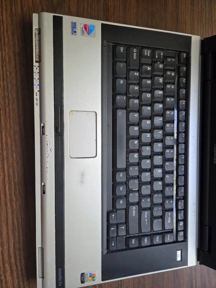 Vintage Toshiba Satellite Pro M70 Laptop - Windows Vista - photo 2