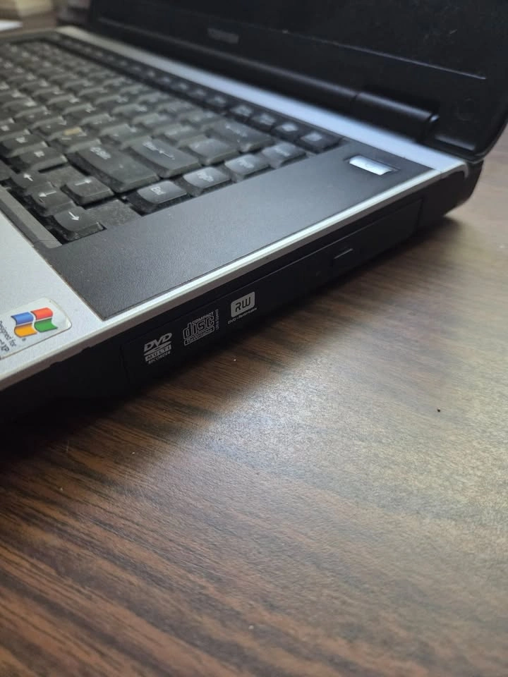 Vintage Toshiba Satellite Pro M70 Laptop - Windows Vista - photo 3
