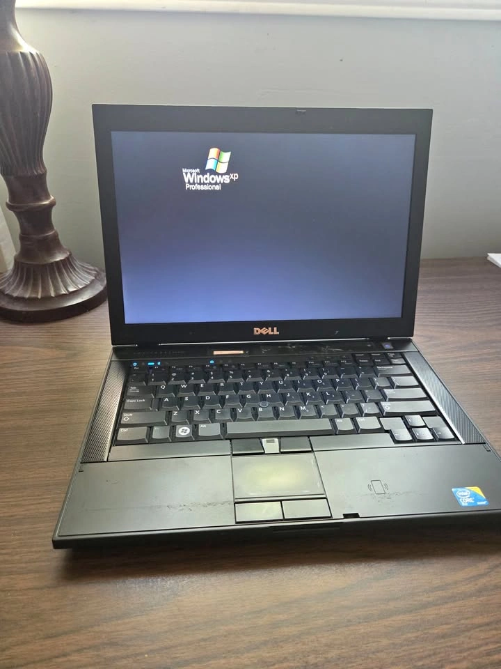 Working Vintage Dell Latitude Laptop - Working Windows XP Pro