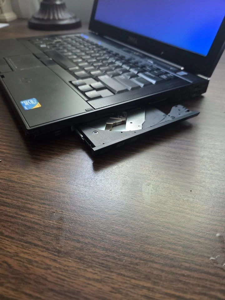 Working Vintage Dell Latitude Laptop - Working Windows XP Pro - photo 3