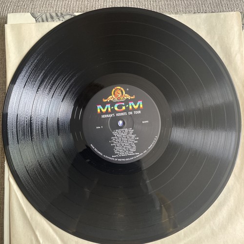 HERMAN'S HERMITS ON TOUR 12" LP VG+ VINYL MGM Records 1965 - photo 5