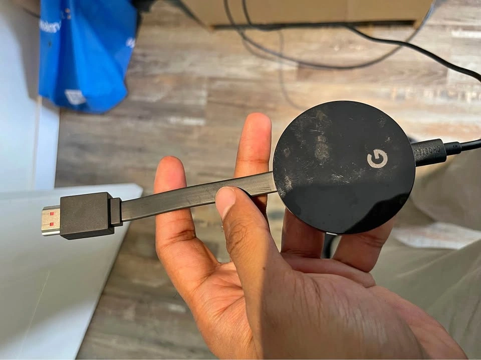 Google chromecast Ultra with original box and cables