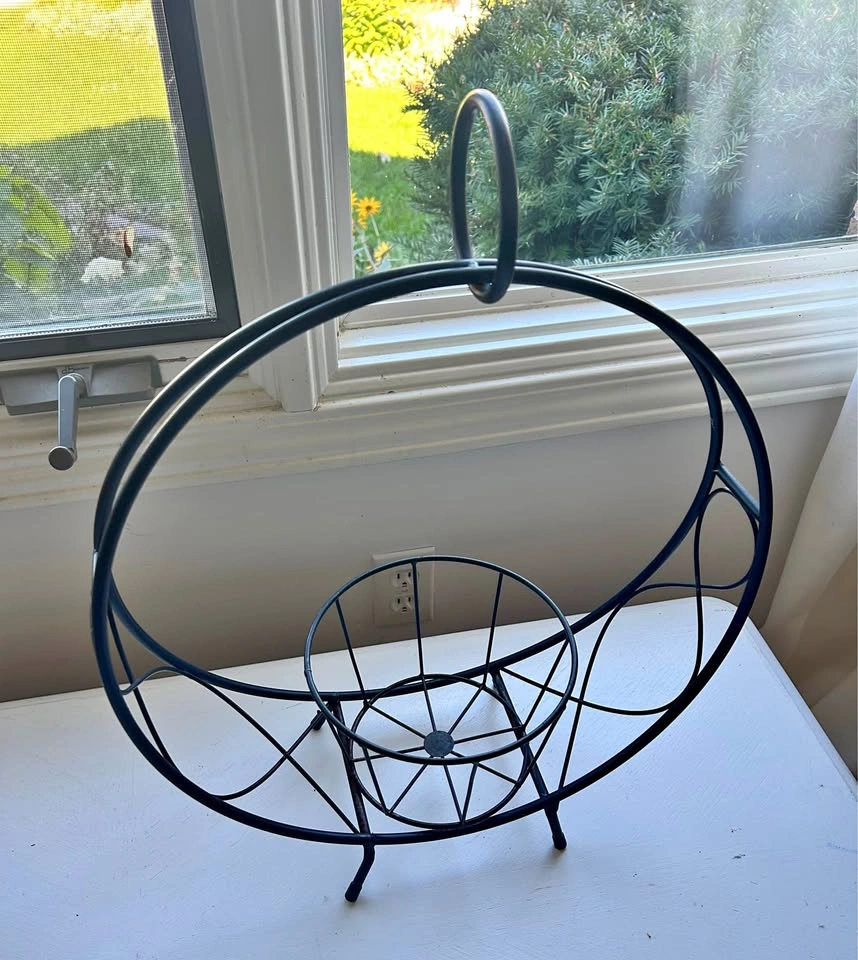 Black Metal Wire Decorative Basket Stand