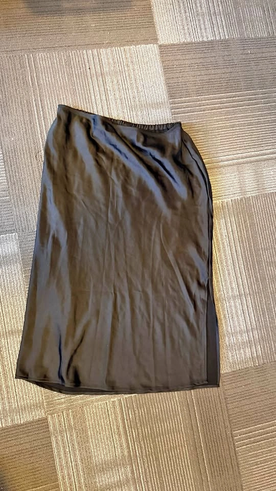 High-Waisted Satin Midi Slip Skirt - Large