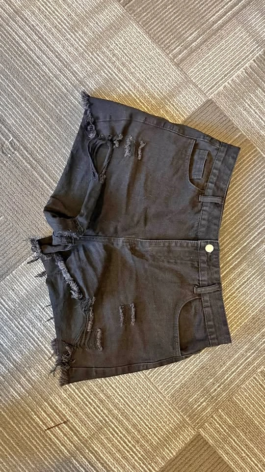 Black distressed shorts - XL