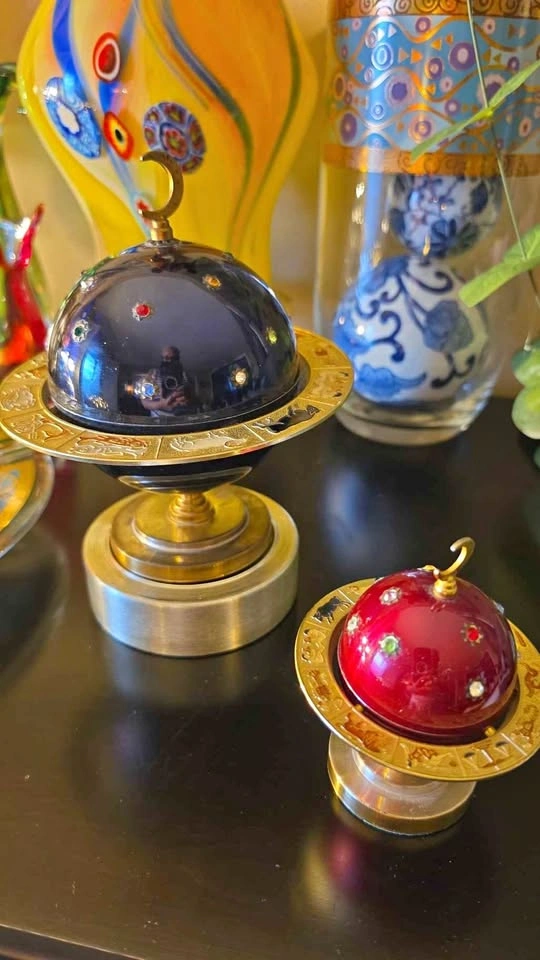 Vintage 1970s Space-Age Musical Galaxy Zodiac Table Lighter