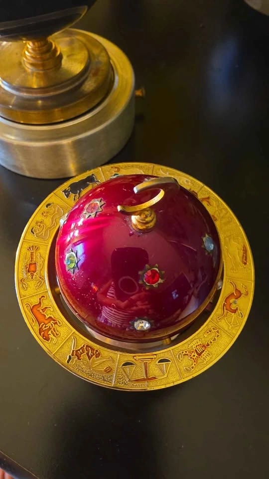 Vintage 1970s Space-Age Musical Galaxy Zodiac Table Lighter - photo 3