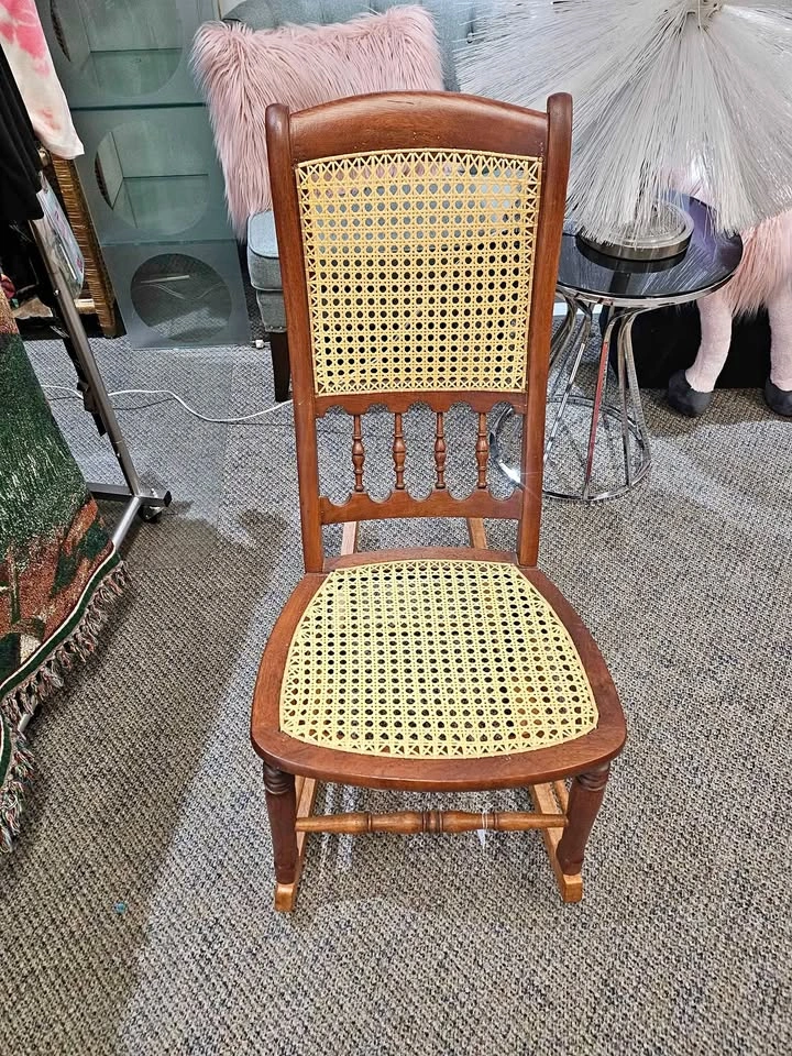 Vintage rocking chair in great conditions 19 century