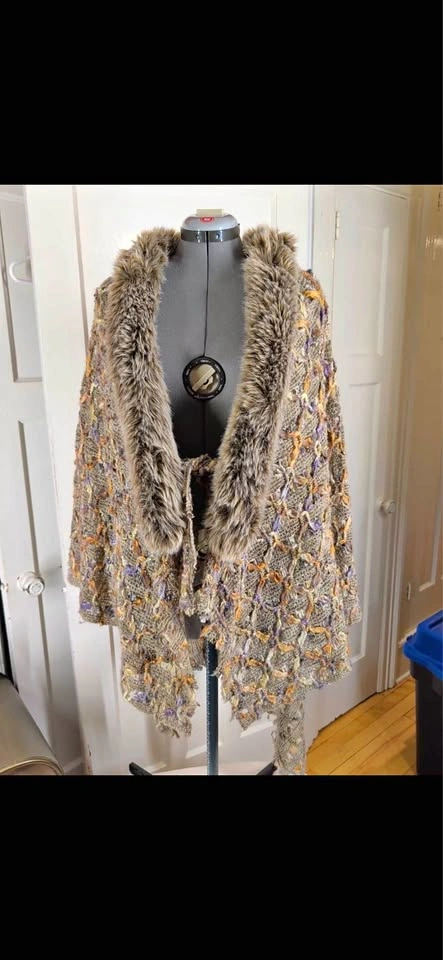 Linda Lundström Faux Fur Trim Knit Shawl