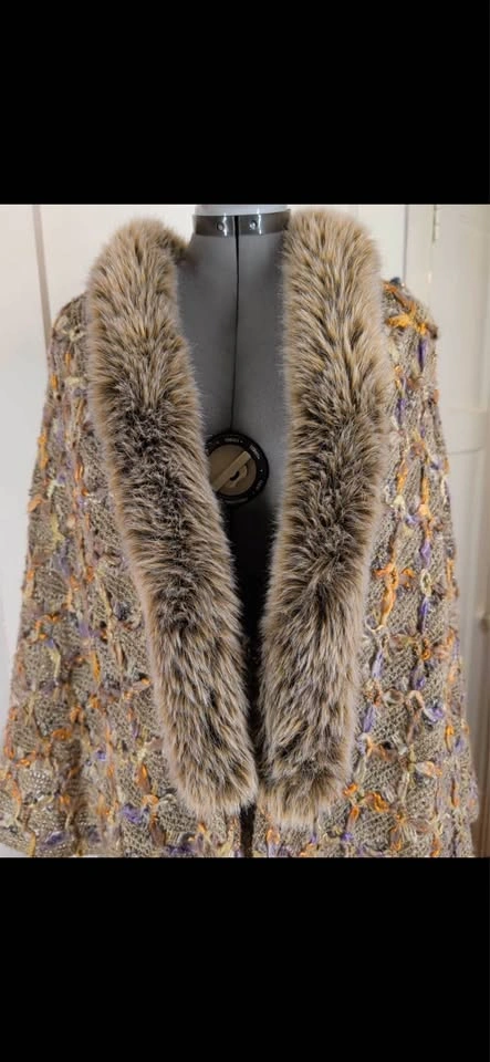 Linda Lundström Faux Fur Trim Knit Shawl - photo 2