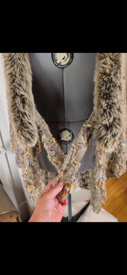Linda Lundström Faux Fur Trim Knit Shawl - photo 4