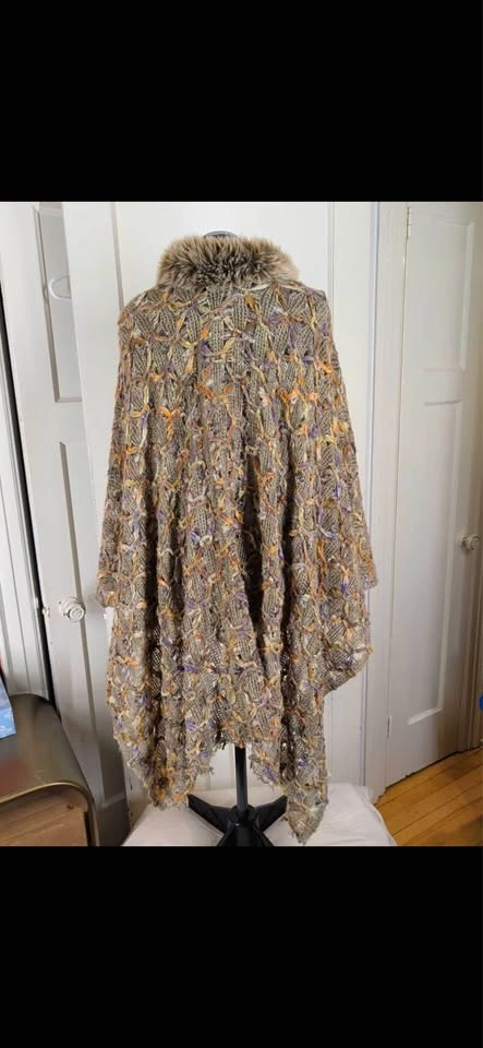 Linda Lundström Faux Fur Trim Knit Shawl - photo 5