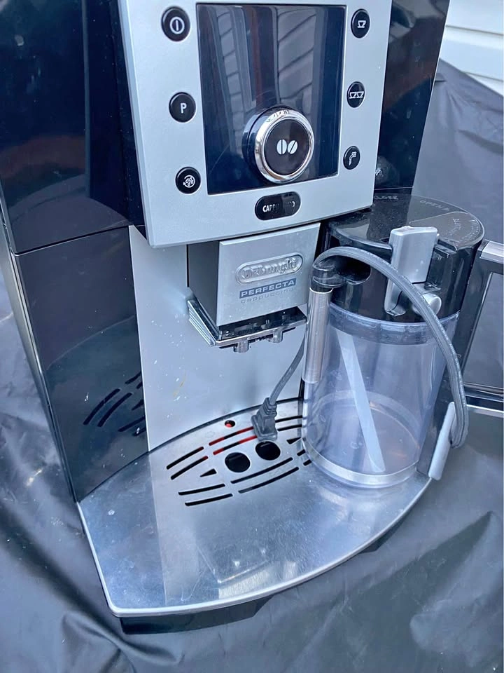 De’Longhi Perfecta Cappuccino Espresso Machine – FOR PARTS / REP
