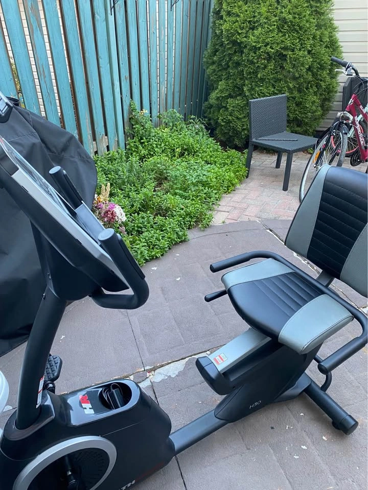 HealthRider H30X Recumbent Exercise Bike – Excellent Condition - photo 2