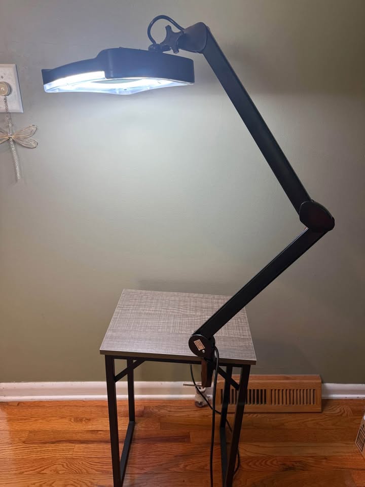 Magnifying Lamp - like new - photo 2