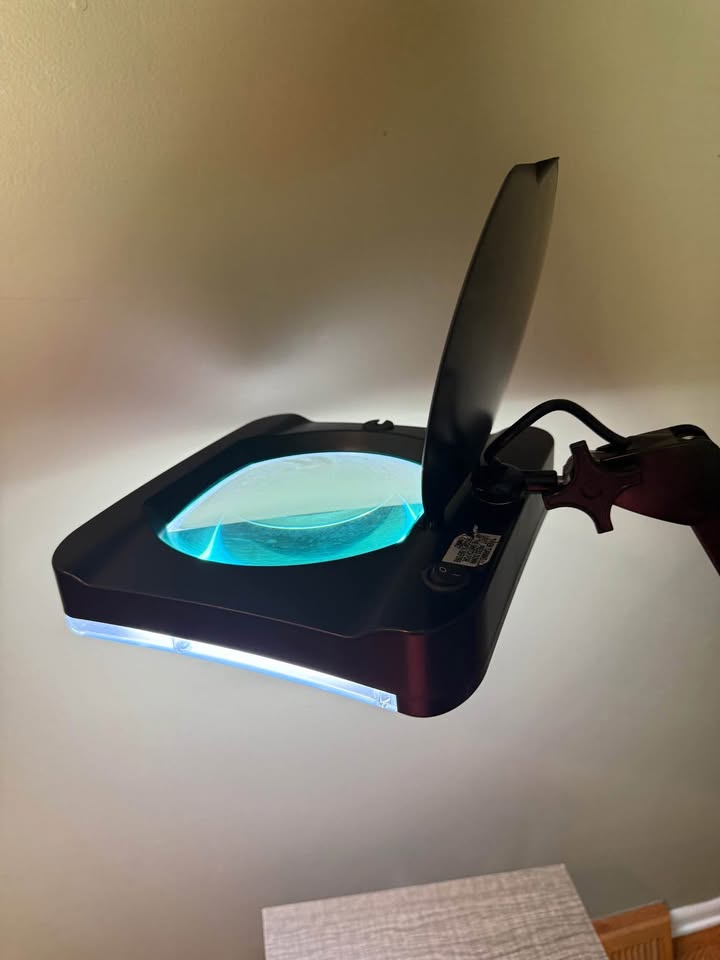 Magnifying Lamp - like new - photo 3