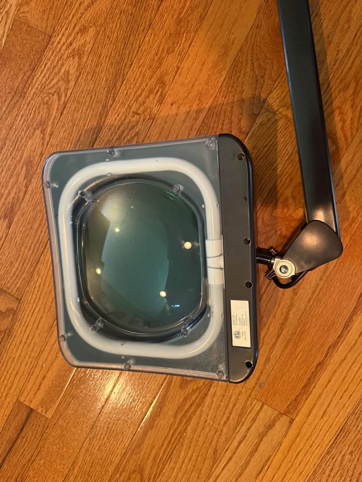 Magnifying Lamp - like new - photo 4