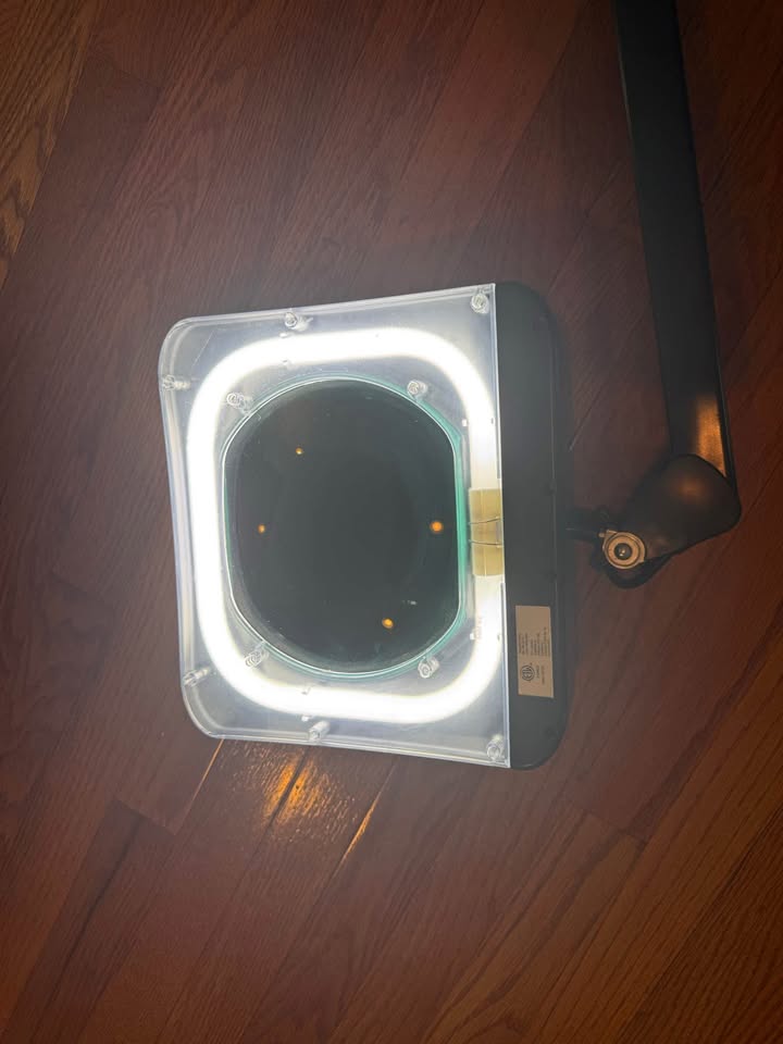 Magnifying Lamp - like new - photo 5