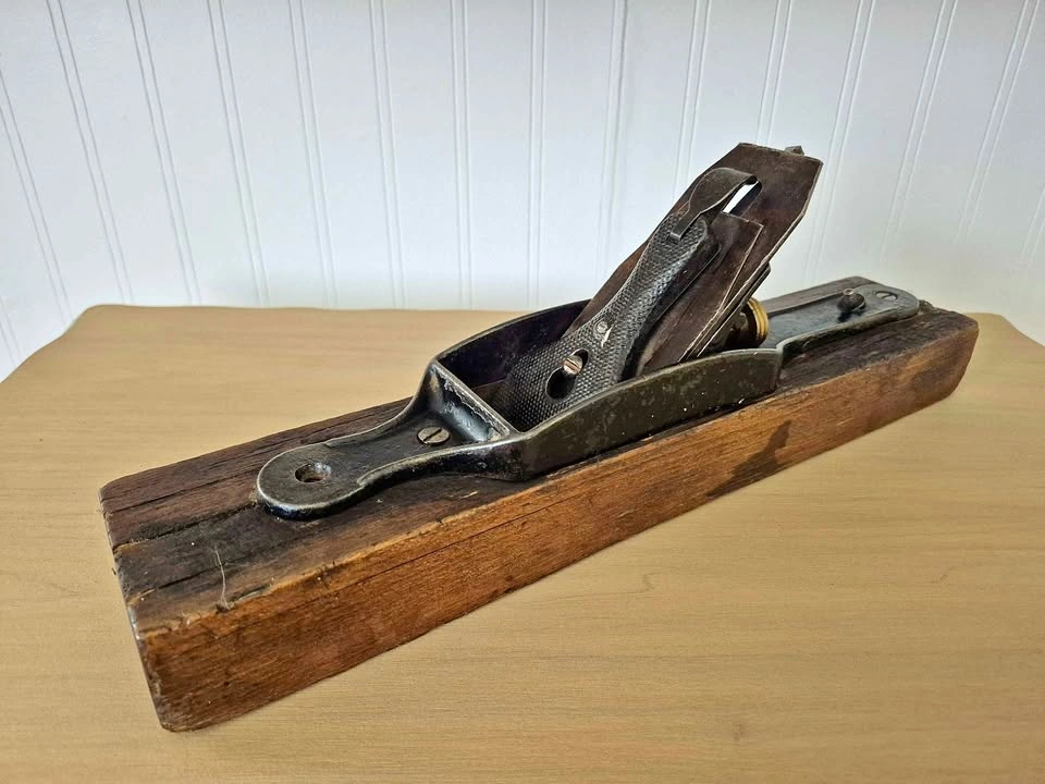 ANTIQUE TRANSITIONAL WOOD-BODY HAND PLANE Owned by C. Lewis
