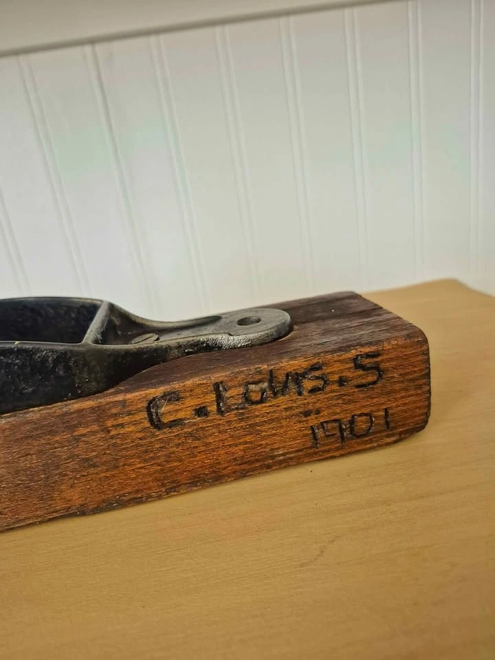 ANTIQUE TRANSITIONAL WOOD-BODY HAND PLANE Owned by C. Lewis - photo 2