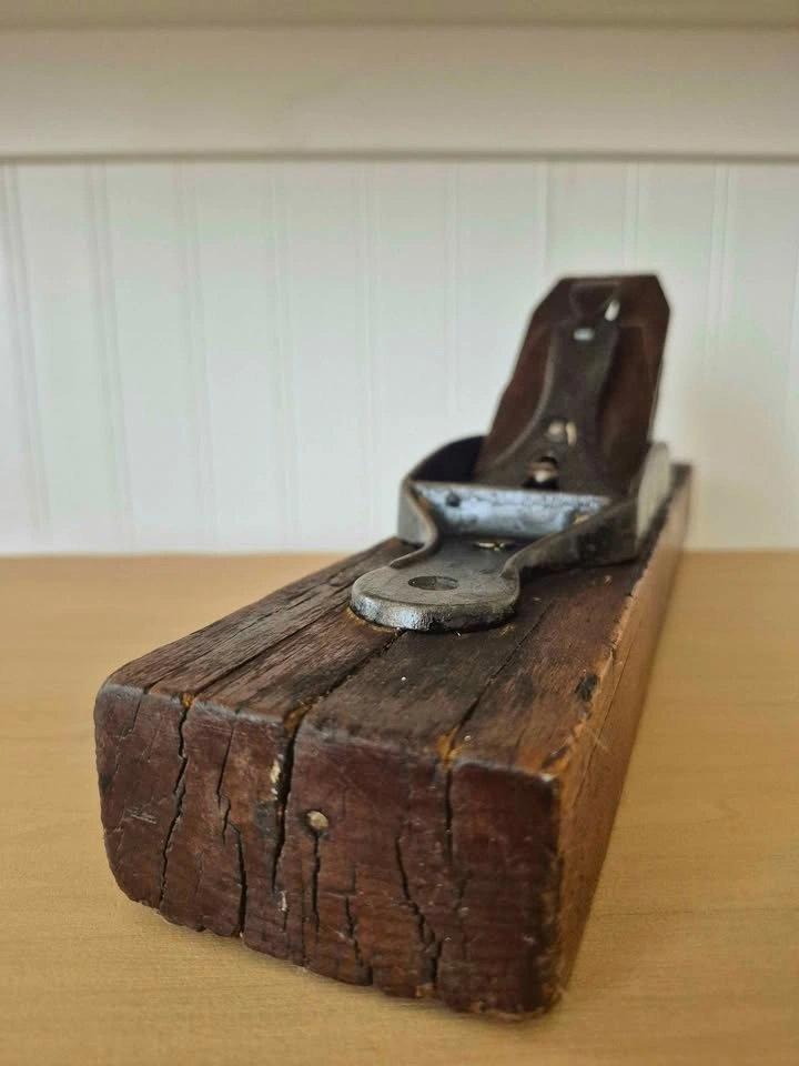 ANTIQUE TRANSITIONAL WOOD-BODY HAND PLANE Owned by C. Lewis - photo 4