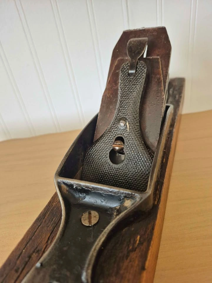 ANTIQUE TRANSITIONAL WOOD-BODY HAND PLANE Owned by C. Lewis - photo 5